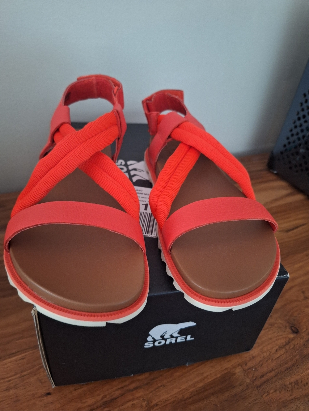 Brand New Sorel Roaming Decon Sandal, Red, Size 6, BNIB - Picture 3 of 6